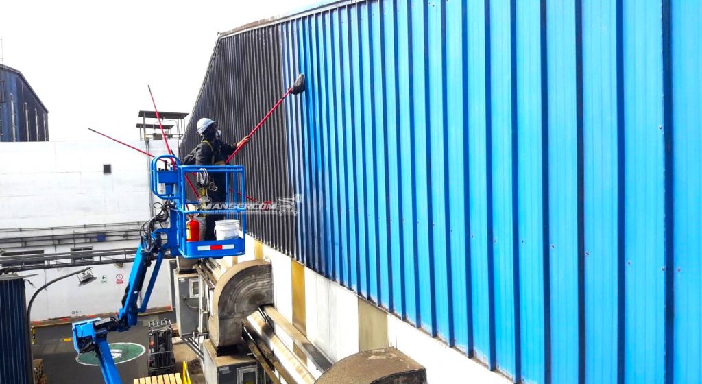 Trabajo de mantenimiento con Manlifts